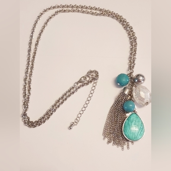 SILVER Tone Chain Tassle/Pendant Necklace Acrylic - Picture 3 of 3